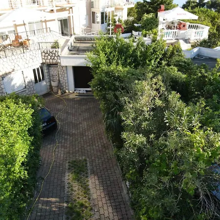 La Villa - Beach House & Rooms-3